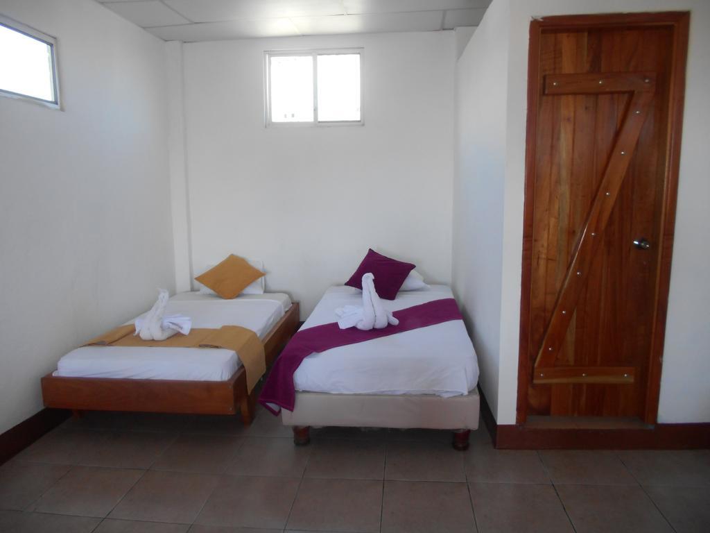 El Descanso del Petrel Puerto Ayora  Exterior foto
